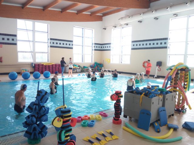 La Concejalía de Actividad Física renueva el material deportivo de las piscinas del Centro Deportivo Municipal