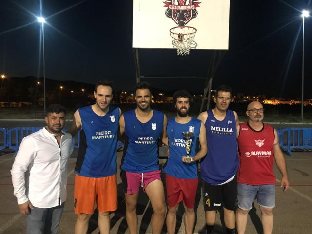 10 equipos y 50 participantes en el 3x3 de baloncesto 'III Memorial Silvestre Pérez'