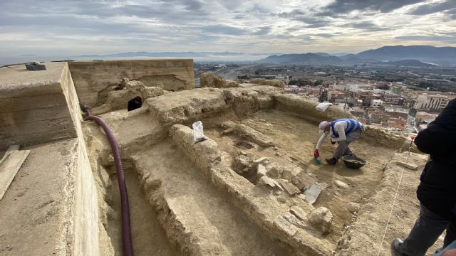 Los trabajos de restauración en el Castillo de Nogalte sacan a la luz espacios habitacionales y parte de la muralla perimetral del siglo XII