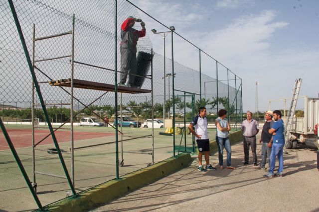 Se inician las obras de mejora en las pistas de tenis de Puerto Lumbreras