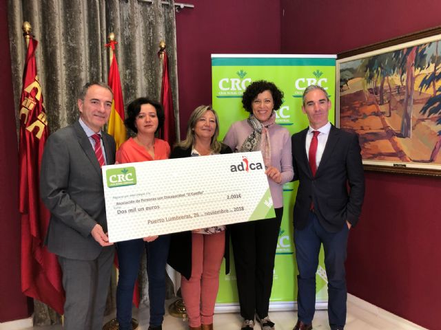 Caja Rural Central entrega 2.001 euros a la asociación lumbrerense de personas con discapacidad Adica