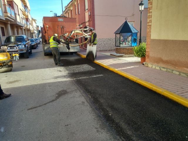 El Ayuntamiento inicia un plan de parcheo que se extenderá en todas las calles de Puerto Lumbreras