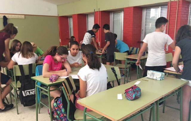 La Fundación Secretariado Gitano realiza talleres en el Instituto Rambla de Nogalte para eliminar los estereotipos sobre la comunidad gitana