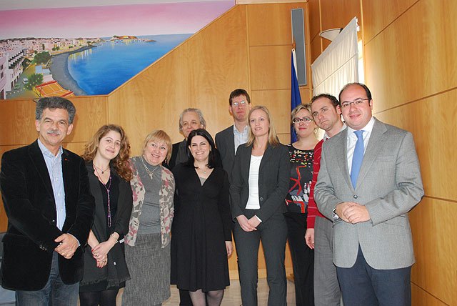 Fotografía de archivo: El Alcalde junto a representantes de la UE, como Suecia, Grecia y el Reino Unido, planificaron el proyecto Daphne III que lucha contra la violencia de género a través de políticas de igualdad y la eliminación de la violencia contra las mujeres en el ámbito rural