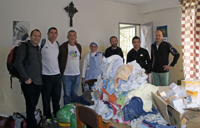 Miembros de la Asociación Deportiva de Puerto Lumbreras y voluntarios de la ONG Anike entregan más de 250 kg de ropa y medicamentos a niños de Etiopía