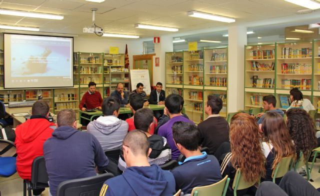 La concejalía de Comercio organiza charlas sobre Tecnologías de la Información y la Comunicación aplicadas a la empresa en el IES Rambla de Nogalte