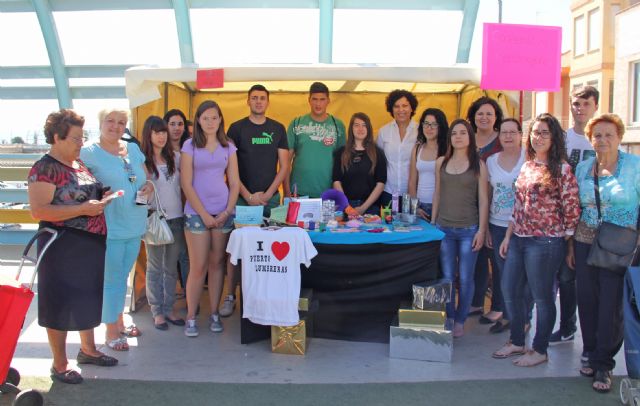 Estudiantes del IES Rambla de Nogalte crean una cooperativa con la que venden sus productos en el Mercado Semanal de Puerto Lumbreras