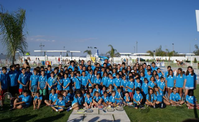La Alcaldesa clausura el curso 2013-2014 de la Escuela de Tenis de Puerto Lumbreras