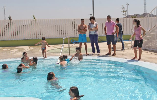 Más de 100 lumbrerenses participan durante los meses de verano en el Programa de Actividades Acuáticas que impulsa el Ayuntamiento