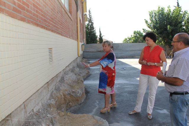 Puesta a punto y adecuación de la zona de recreo del CEIP Asunción Jordán para el inicio escolar
