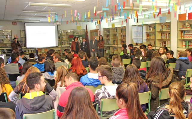 Estudiantes del IES Rambla de Nogalte asisten a una conferencia sobre cambio climático en el Día Mundial de la Ciencia para la Paz y el Desarrollo