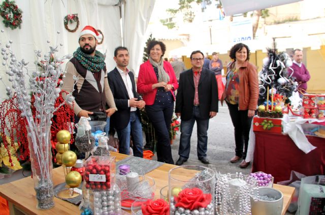 El I Mercadillo Tradicional de Puerto Lumbreras congrega a más de 30 comercios y artesanos locales durante todo el fin de semana