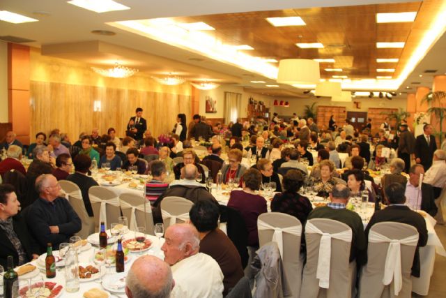 La tradicional ´Comida de los Mayores´ abre las Fiestas de Navidad