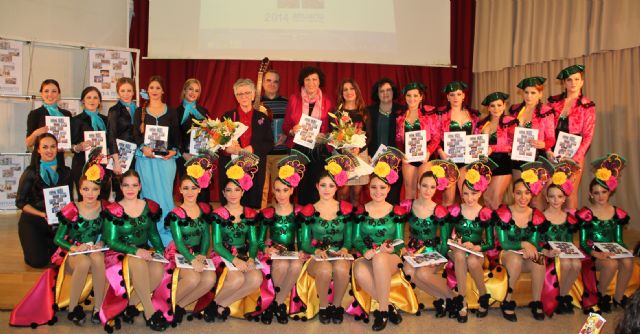 Puerto Lumbreras presenta su Anuario 2014 con la Asociación de Baile Riá Pitá y la poeta Carmen Martínez