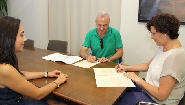 Convenio de colaboración para potenciar el Folklore local con Coros y Danzas virgen del Rosario