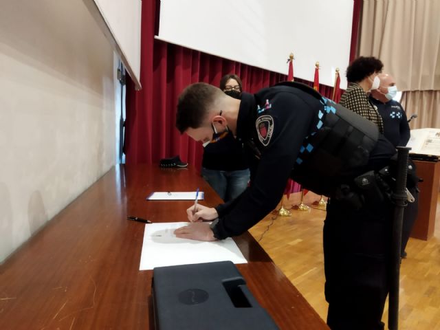 Dos nuevos agentes toman posesión como policiales locales de Puerto Lumbreras