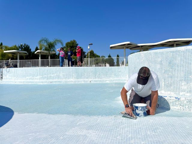 El Ayuntamiento de Puerto Lumbreras inicia las labores de puesta a punto de las piscinas de verano municipales