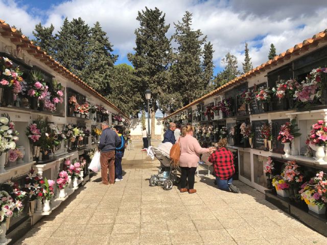 Cientos de lumbrerenses honran a sus difuntos en el Día de Todos los Santos
