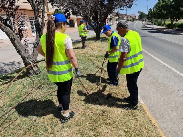 Alumnos del Programa de Mejora de la Empleabilidad 'Currélatelo' Puerto Lumbreras 2022 realizan sus prácticas en parques y zonas verdes del municipio