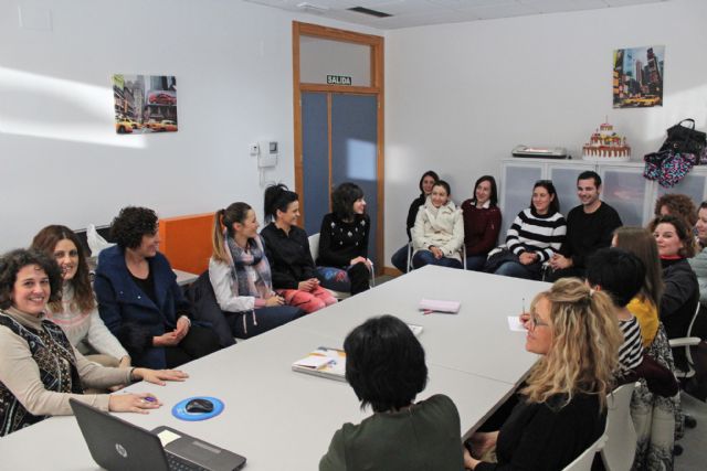 El Ayuntamiento fomentará la integración social de personas autistas con la instalación de pictogramas en edificios públicos