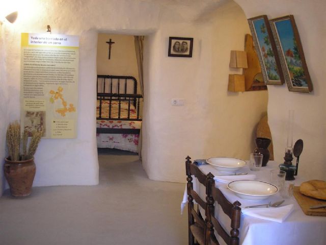 Vecinos y turistas podrán visitar de forma guiada las casas cueva tematizadas de Puerto Lumbreras a partir del próximo viernes