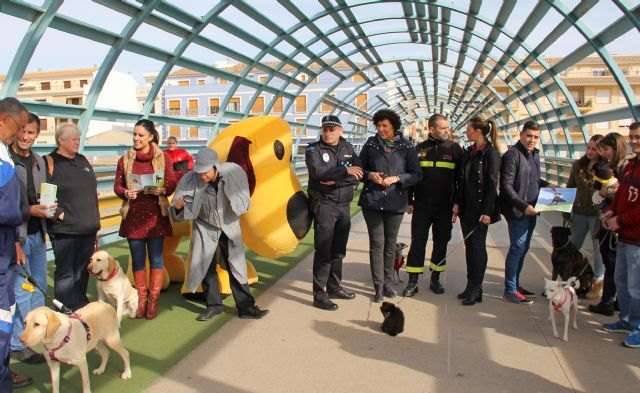 Puerto Lumbreras presenta una campaña para mantener las calles y los parques limpios de excrementos de mascotas.