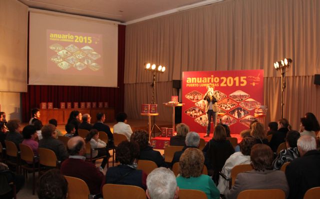 Puerto Lumbreras presenta su Anuario 2015 con un espectáculo de humor a cargo del monologuista murciano Pedro Santomera