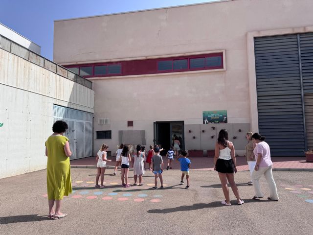 La alcaldesa de Puerto Lumbreras visita a los alumnos de las Escuelas de Conciliación de Verano Municipales
