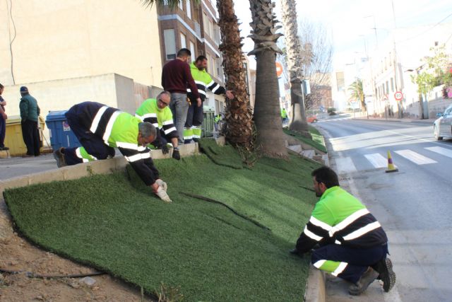 El Ayuntamiento reutiliza el antiguo césped del Campo de Fútbol Municipal para embellecer el municipio