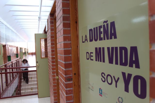Inaugurada la campaña de sensibilización '¡Qué no te apriete el amor, no es tu talla!; '¡El amor deja huella no crees cicatrices!' en el IES Rambla de Nogalte de Puerto Lumbreras