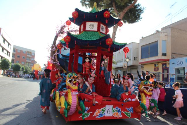 Los 'Chichilones' ganan el desfile de carrozas 2023 de Puerto Lumbreras