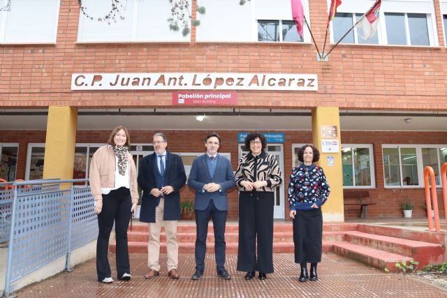 El Ayuntamiento de Puerto Lumbreras inicia la creación de sombras en los colegios públicos del municipio gracias a una subvención del Gobierno Regional