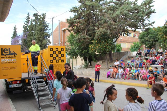Más de 300 alumnos realizan talleres de revegetación en los parques del municipio
