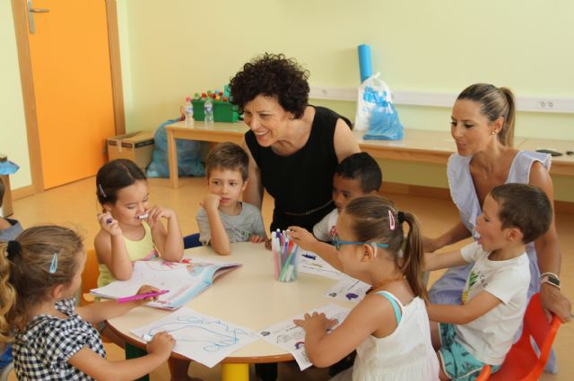 Un centenar de niños disfrutan y aprenden en la Escuela de Verano de la Red Municipal de Guarderías