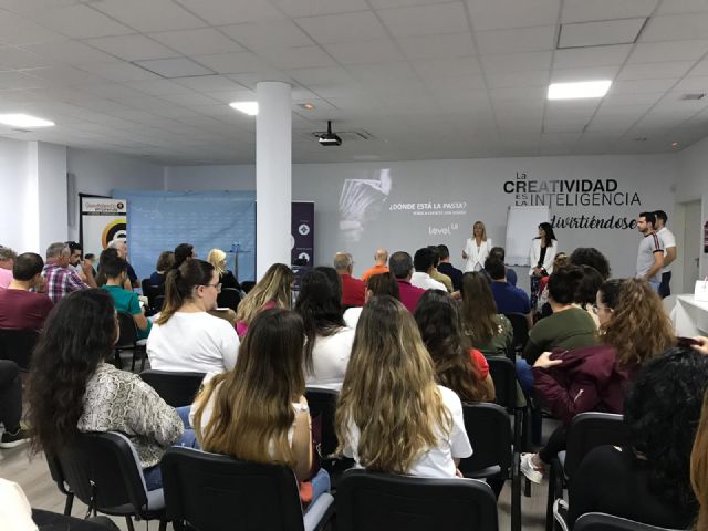 Cerca de un centenar de asistentes aprenden a sacar más partido a su negocio gracias a la conferencia gratuita '¿dónde está la pasta?'