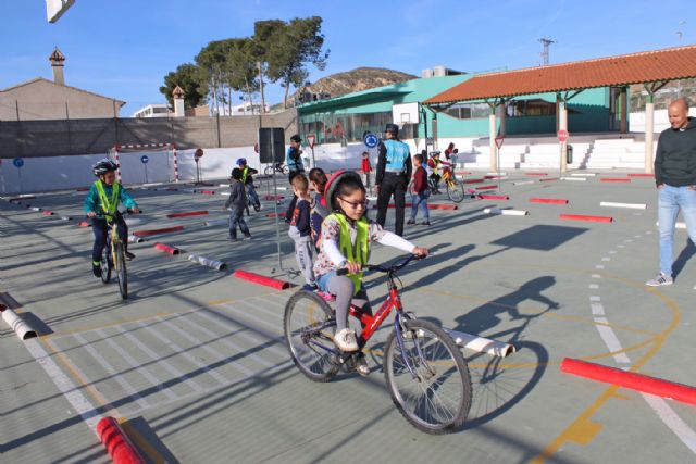 La Policía Local enseña educación vial a los niños de Puerto Lumbreras