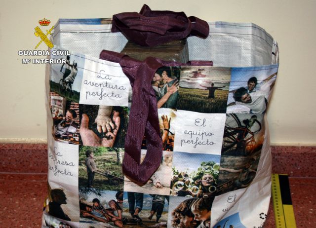 La Guardia Civil sorprende a una persona en la A-7 con 15 kilos de hachís