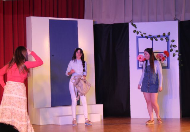 Alumnos y profesores del IES Rambla de Nogalte estrenan el musical Mamma Mía en Puerto Lumbreras