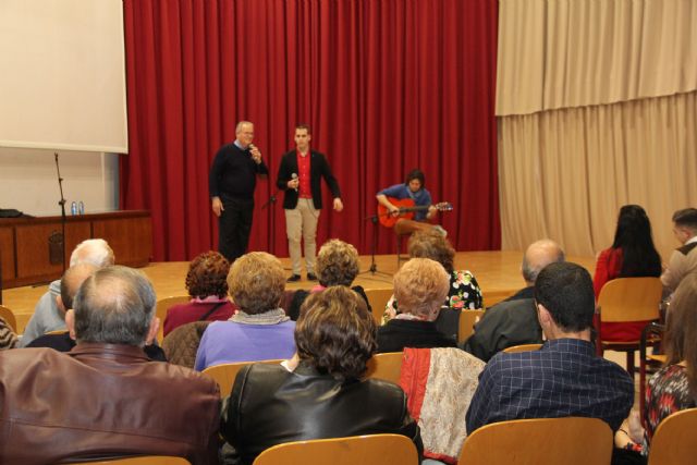 Los troveros Cardoso I y Cardoso II con Antonio Micol a la guitarra protagonizaron el I Encuentro de Trovos Románticos en Puerto Lumbreras
