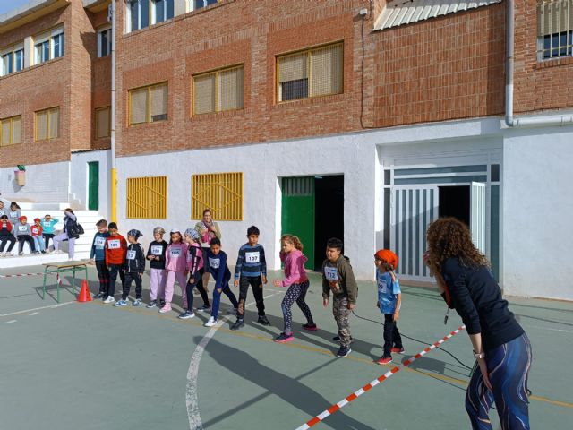 El CEIP Asunción Jordán de Puerto Lumbreras celebra una carrera solidaria en apoyo a la Fundación Aladina