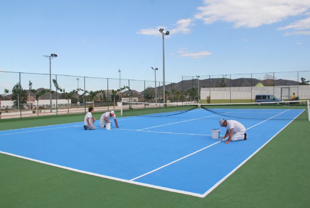 El Ayuntamiento mejora las pistas de tenis de Puerto Lumbreras