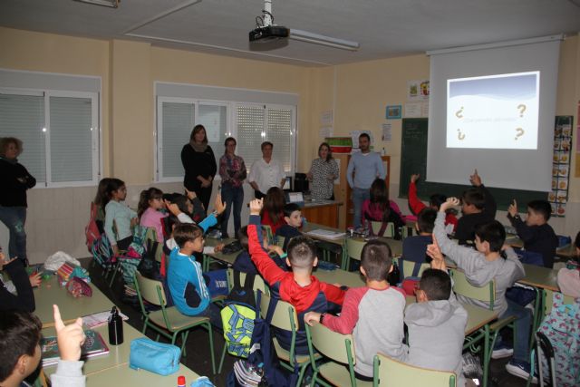 Alumnos de 6° de Primaria de Puerto Lumbreras reciben charlas de sensibilización en materia de igualdad