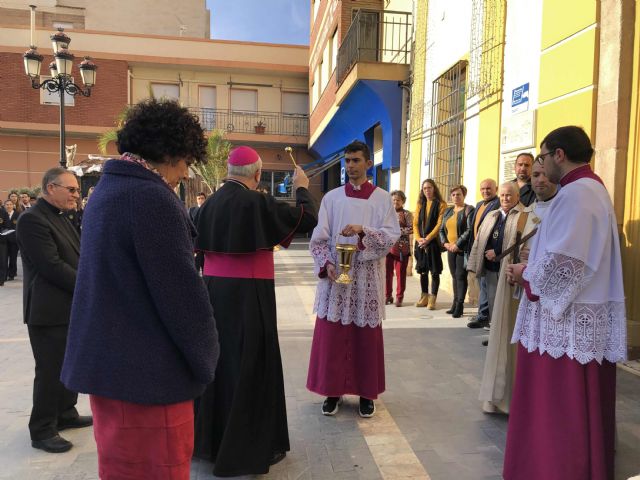 Los niños de Puerto Lumbreras realizan dibujos del obispo para la visita pastoral