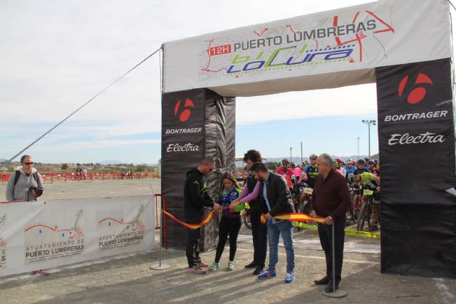 Más de 300 deportistas participan en las 12 horas Puerto Lumbreras Bicilocura