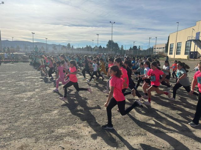 Una nueva edición de la prueba deportiva de 'Campo a través' reúne a más de 650 escolares de Puerto Lumbreras en el Polideportivo Municipal