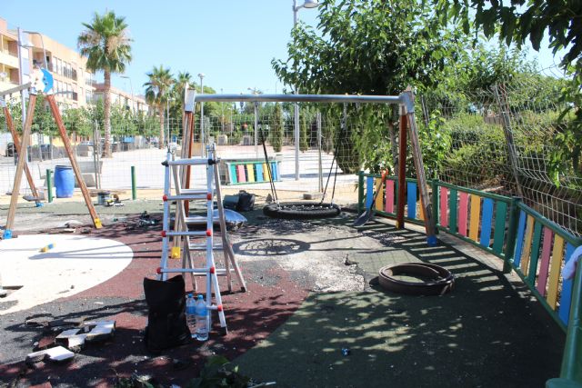 Comienzan las obras de mejora en las zonas infantiles de juego del parque Reina Sofía de Puerto Lumbreras