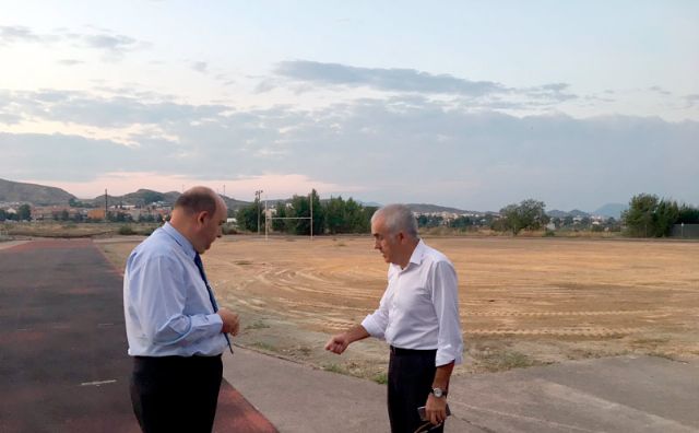 El PSOE exige la recuperación de la pista de atletismo