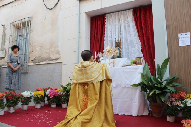 Teresa Carrasco, la Cofradía Virgen de los Dolores y el Grupo Coros y Danzas 'Virgen del Rosario' ganan el V concurso de Altares y Balcones celebrado en Puerto Lumbreras con motivo del Corpus Christi