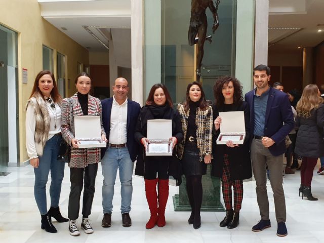 Estudio Fotográfico Moman, primer premio del concurso de escaparates navideños 2019