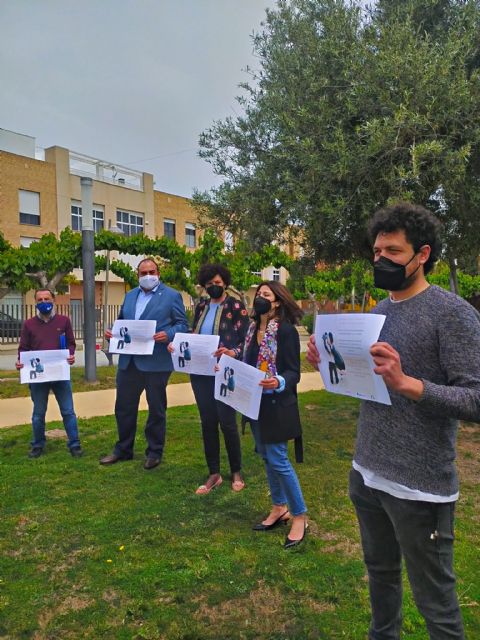 Una campaña de Ayuntamiento, Cámara de Comercio y Aseplu, sortea un reportaje fotográfico entre los que hagan sus compras en el comercio local por el Día de la Madre